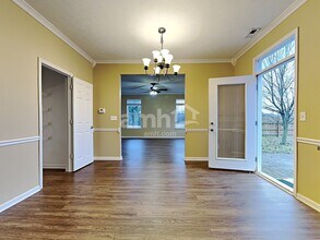 15554 Landsbrook Run E in Noblesville, IN - Foto de edificio - Building Photo