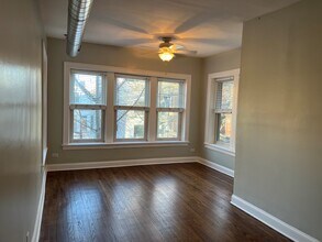 3528 N Reta Ave, Unit 3S in Chicago, IL - Foto de edificio - Building Photo