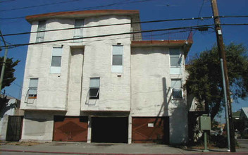 741 E 18th St in Oakland, CA - Building Photo - Building Photo