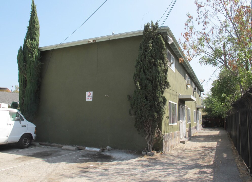 375 Leslie Way in Los Angeles, CA - Building Photo