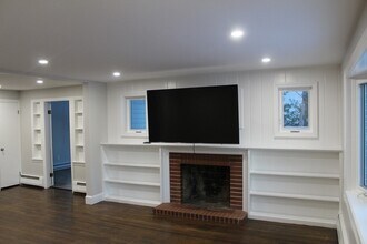 2 Norman Ave in West Bridgewater, MA - Building Photo - Building Photo