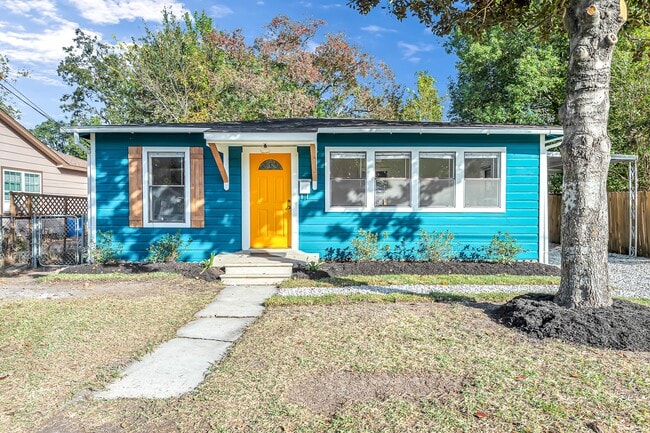 1013 Dutch St in Deer Park, TX - Building Photo - Building Photo