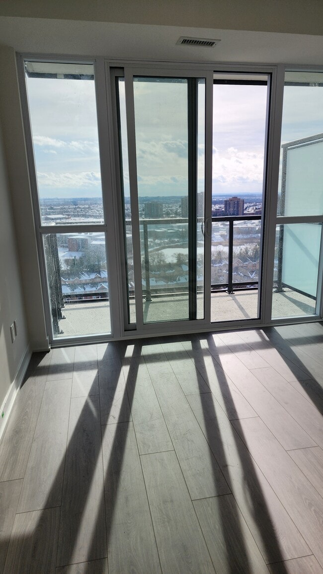 225 Malta Av in Brampton, ON - Building Photo - Building Photo