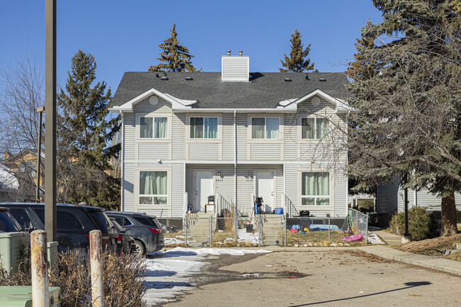 2240 30 St SW in Calgary, AB - Building Photo - Building Photo