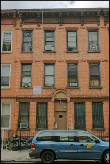 42 Howard Ave in Brooklyn, NY - Building Photo