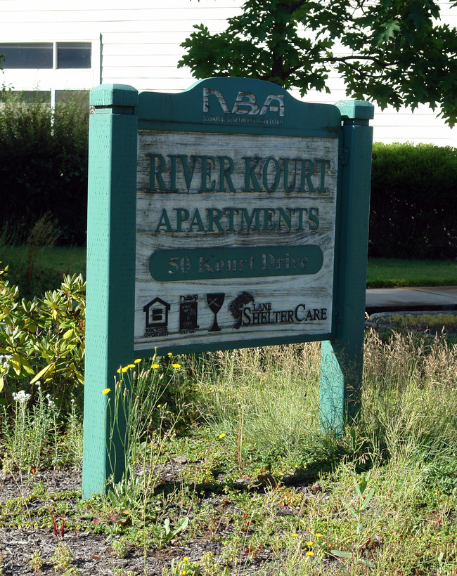 River Kourt Apartments in Eugene, OR - Building Photo - Building Photo