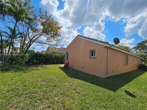 4279 Greenbriar Ln in Weston, FL - Building Photo - Building Photo
