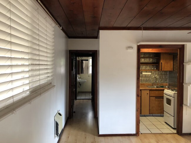 1933 Pinehurst Rd, Unit Single in Los Angeles, CA - Building Photo - Building Photo