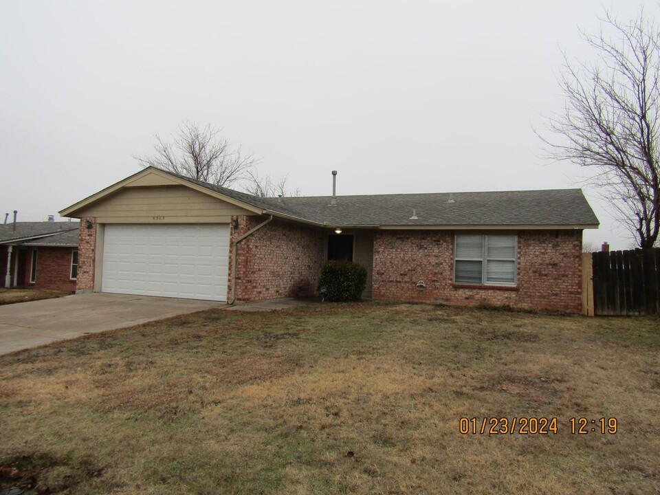 6505 SW Oakcliff Ave in Lawton, OK - Building Photo