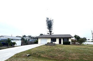 171 Abalone Rd in Venice, FL - Building Photo