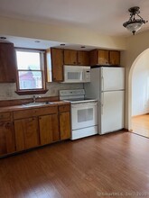 42 High St-Unit -2nd Flr in Naugatuck, CT - Building Photo - Building Photo