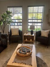 2567 NE 182nd St in North Miami Beach, FL - Building Photo - Building Photo