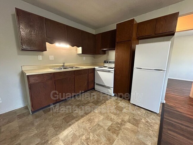 1602 Brookside Dr in St. Joseph, MO - Foto de edificio - Building Photo