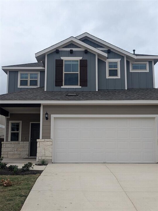 272 Redonda Dr in Liberty Hill, TX - Building Photo