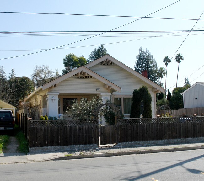 622 Olive St in Santa Rosa, CA - Foto de edificio - Building Photo