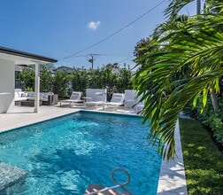 320 Linda Ln in West Palm Beach, FL - Building Photo - Building Photo