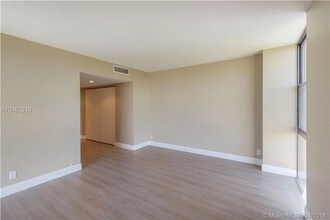 20301 W Country Club Dr-Unit -1629 in Aventura, FL - Building Photo - Building Photo