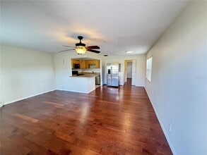 2202 Clubhouse Dr in Sun City Center, FL - Foto de edificio - Building Photo