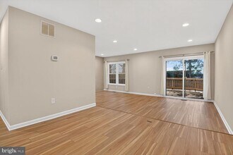 2874 Sutton Oaks Ln in Vienna, VA - Building Photo - Building Photo