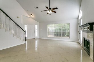 504 Timber Way Dr in Lewisville, TX - Foto de edificio - Building Photo