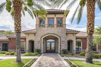 Sonata Apartment Homes in North Las Vegas, NV - Foto de edificio - Building Photo