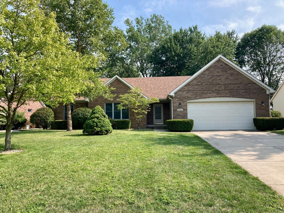 1685 Decourcy Ct in Franklin, IN - Building Photo