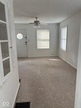 4021 Clarendon Rd in Indianapolis, IN - Foto de edificio - Building Photo