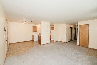 1977 Laura Ln in Chesterton, IN - Building Photo - Building Photo