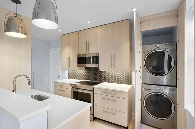 165 E 80th St in New York, NY - Foto de edificio - Building Photo