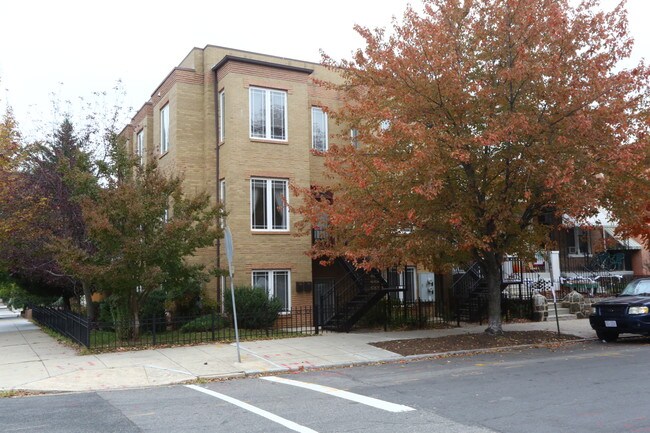 1302 S St SE in Washington, DC - Foto de edificio - Building Photo