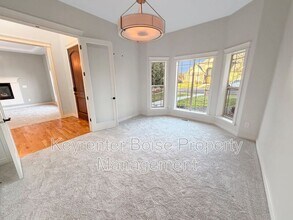 1141 E Crowne Pointe Dr in Eagle, ID - Building Photo - Building Photo