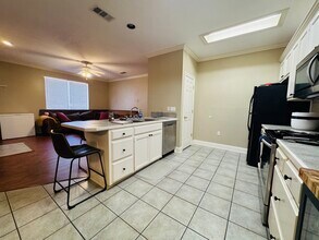 5578 Arialo Dr in Baton Rouge, LA - Foto de edificio - Building Photo