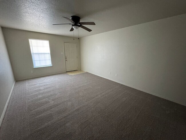 196 Ryan Cir in Nolanville, TX - Foto de edificio - Building Photo