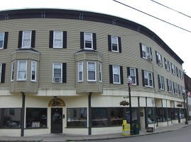 37-47 Berwick St in Melrose, MA - Foto de edificio