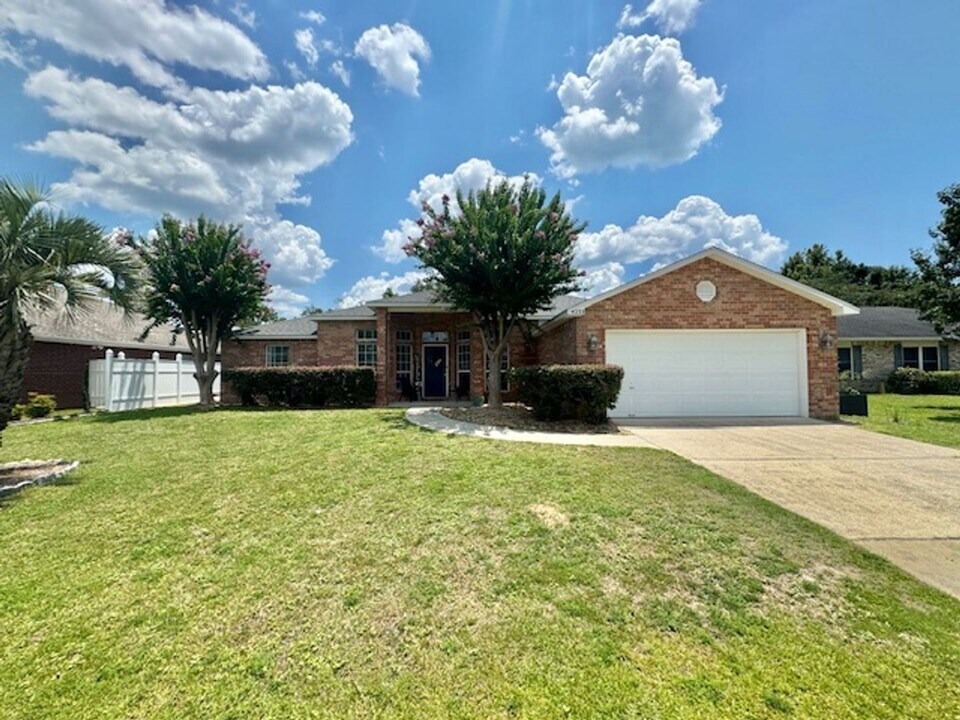 4233 Shadow Ln in Niceville, FL - Building Photo