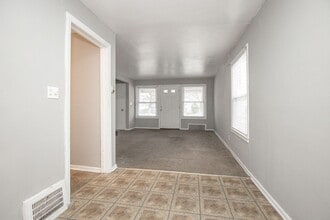 25551 Tungsten Rd in Euclid, OH - Building Photo - Building Photo