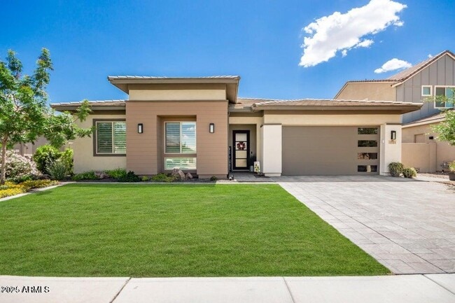 property at 1511 E Lynx Way