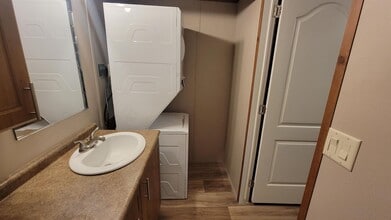 920 Cedar Village Ln in Seneca, SC - Building Photo - Building Photo