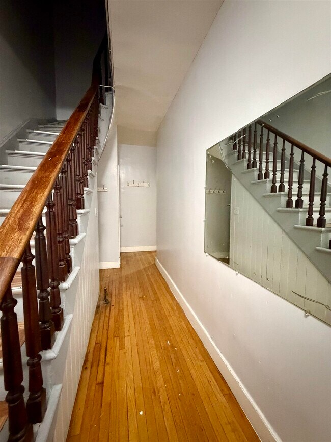 206 Hancock Ave in Jersey City, NJ - Foto de edificio - Building Photo