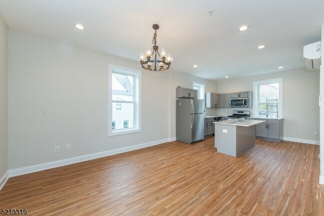 124 Main St-Unit -3 in Newton, NJ - Building Photo - Building Photo