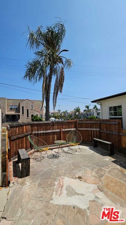 property at 2615 Edgehill Dr
