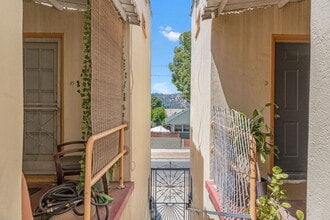 Private Bungalow w/ Yard! Move in Today in Los Angeles, CA - Building Photo - Building Photo