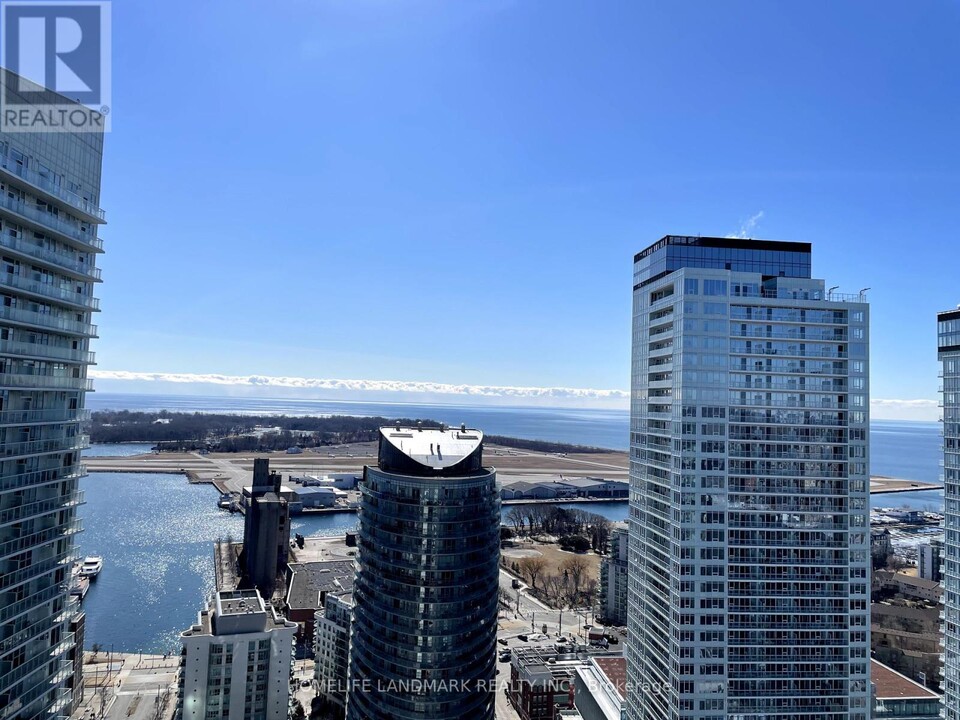 85-3985 Queens Wharf Rd in Toronto, ON - Building Photo