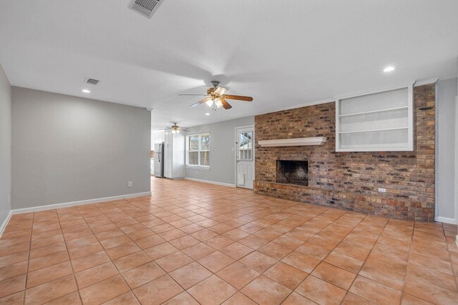 7209 Janetta Dr in Fort Worth, TX - Foto de edificio - Building Photo