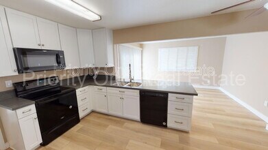 15374 Calle Juanito in San Diego, CA - Building Photo - Building Photo