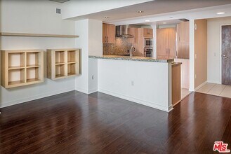 13650 Marina Pointe Dr in Marina Del Rey, CA - Building Photo - Building Photo
