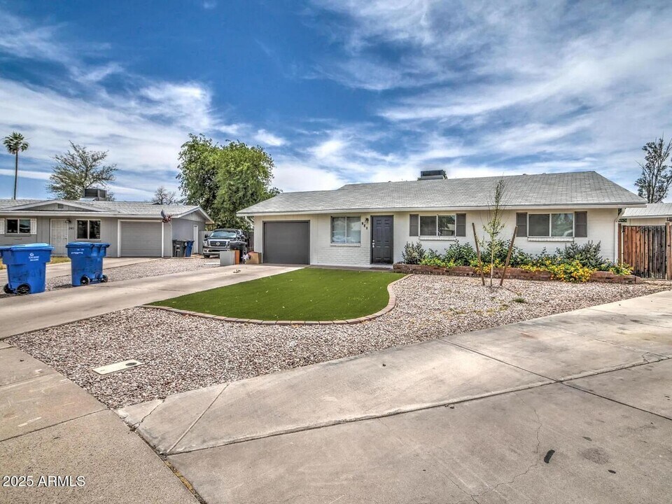 230 N Birch Ct in Gilbert, AZ - Building Photo