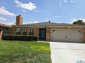 2125 Circlewood Pl in Clovis, NM - Building Photo
