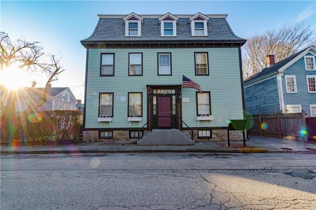 21 School St in Newport, RI - Building Photo - Building Photo