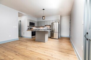 86 Chosen Vale Ln in Enfield, NH - Building Photo